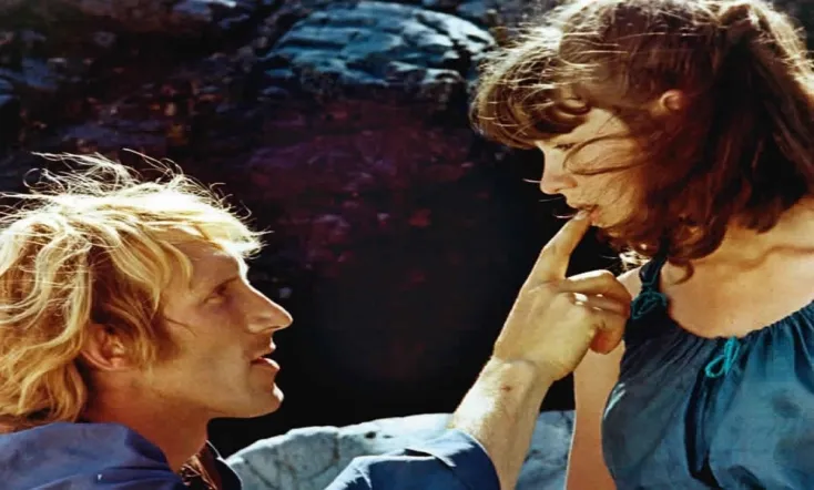 Au long de rivière Fango