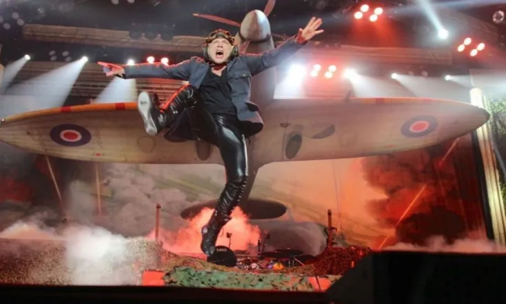 Bruce tout puissant, chanteur d'Iron Maiden