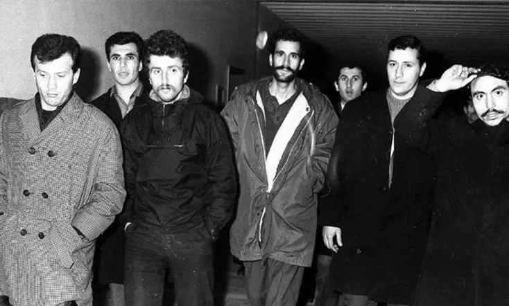 Delikanlım İyi Bak Yıldızlara