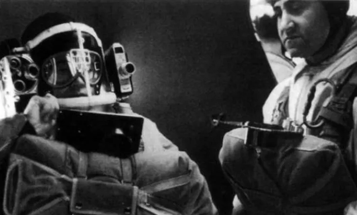 Des Hommes Dans Le Ciel