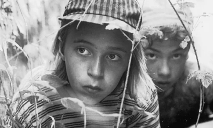 Die Spur der roten Fässer