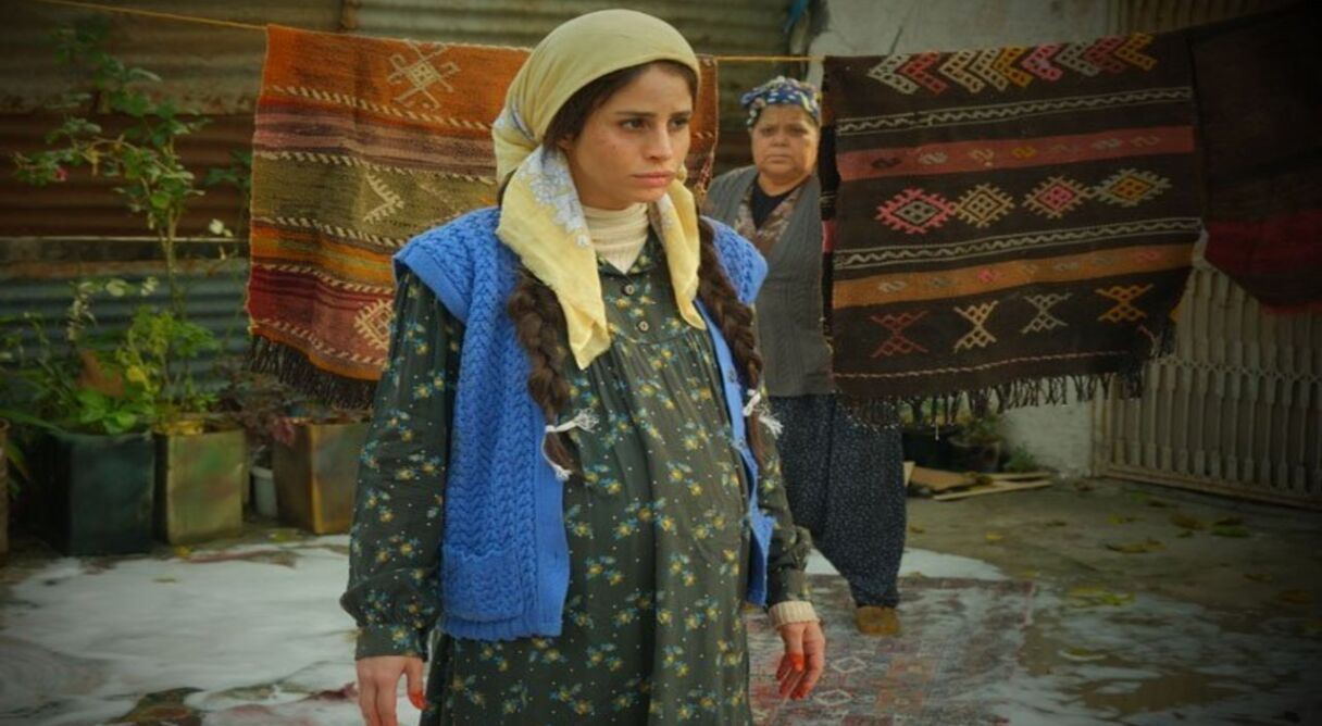 Dilber Ay: Küçük Dev Kadın