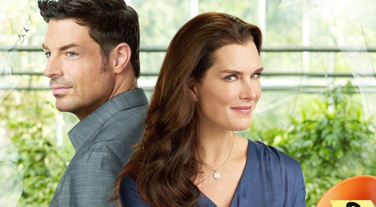 Flower Shop Mystery: Mum's the Word