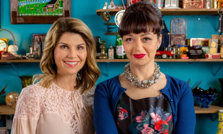 Garage Sale Mysteries: Picture a Murder