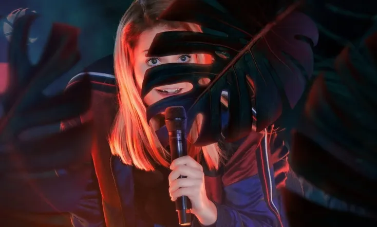 Hazel Brugger: Tropical