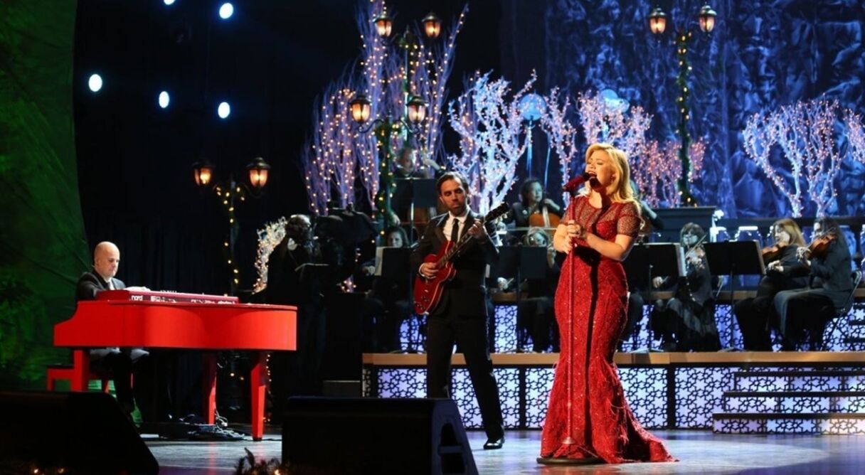 Kelly Clarkson's Cautionary Christmas Music Tale