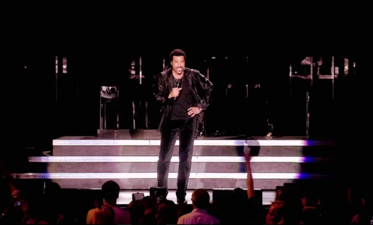 Lionel Richie: Live in Paris - His Greatest Hits and More