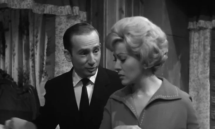 Maribel y la extraña familia