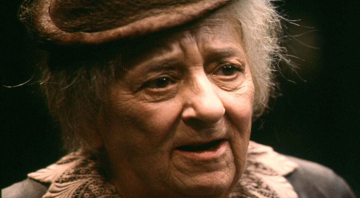 Miért beszél annyit Mrs. Piper?