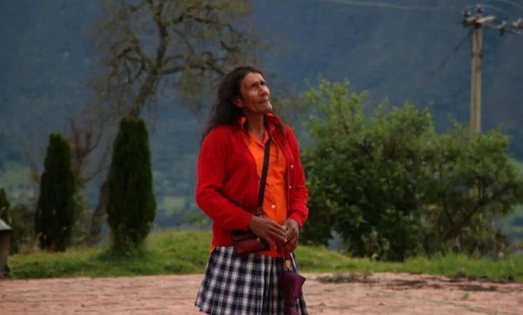 Miss María, Skirting the Mountain