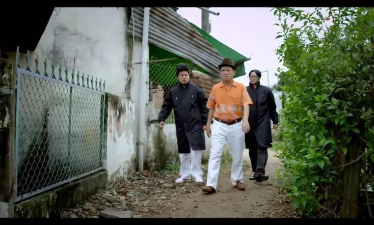 Năm Sau Con Lại Về