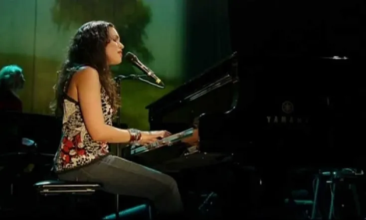 Norah Jones and The Handsome Band - Live in 2004