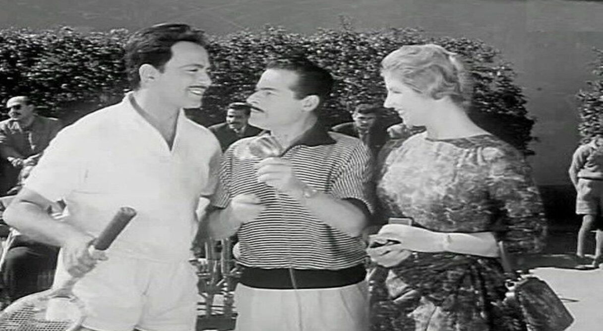 ٣ رجال وإمرأة