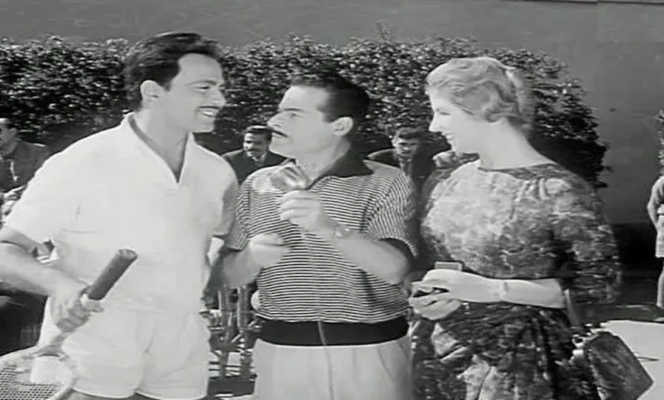 ٣ رجال وإمرأة