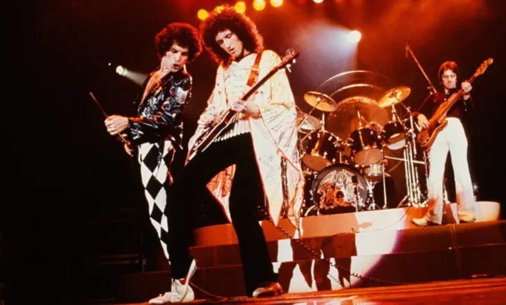 Queen: Rock the World