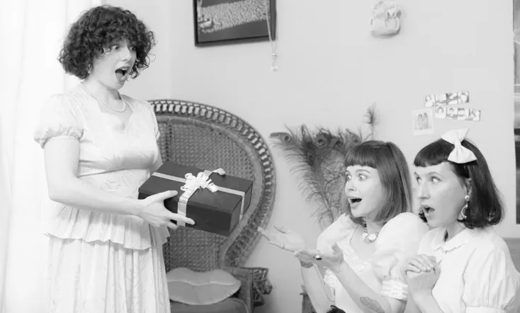 Romy & Laure... and the Mystery of the Enchanted Plug