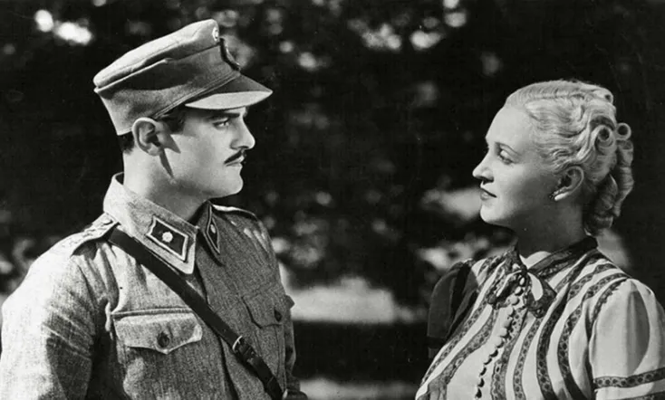 Serenaadi sotatorvella eli sotamies Paavosen tuurihousut