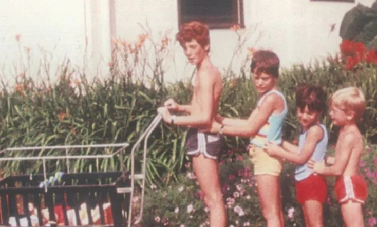 The Queen Has No Crown