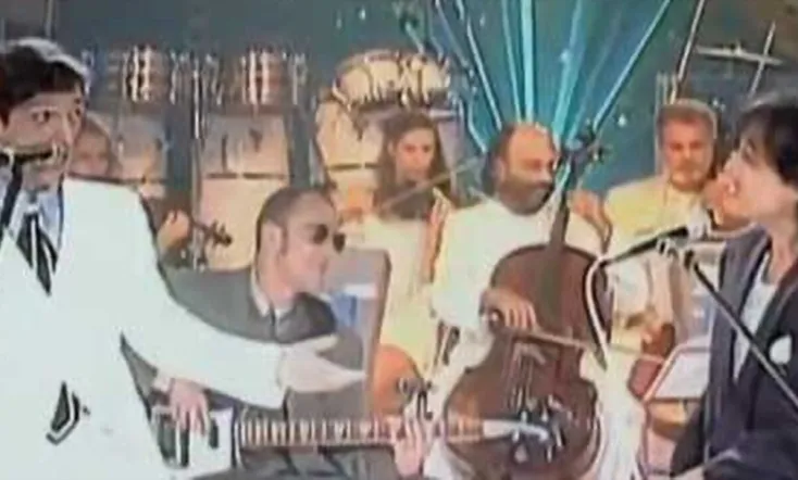 Titãs - A Vida Até Parece Uma Festa