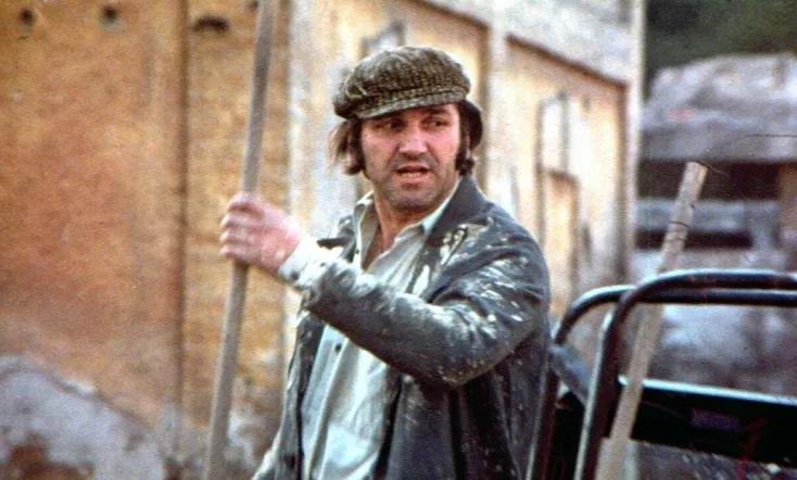 Traces of a Black Haired Girl