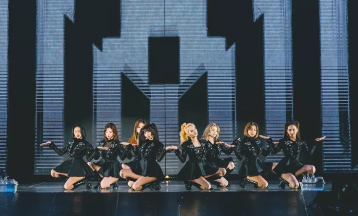 TWICE: Seize The Light