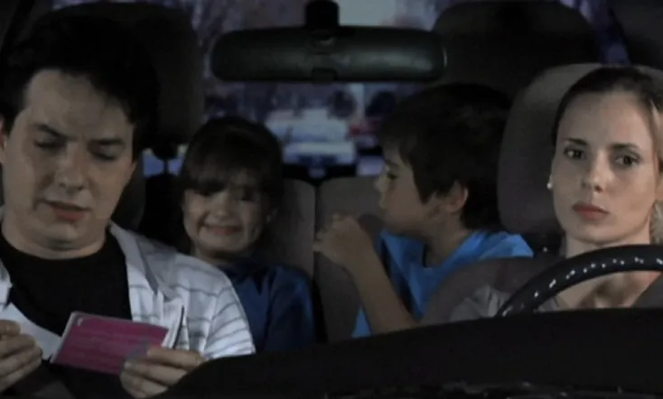 Una cita, una fiesta y un gato negro