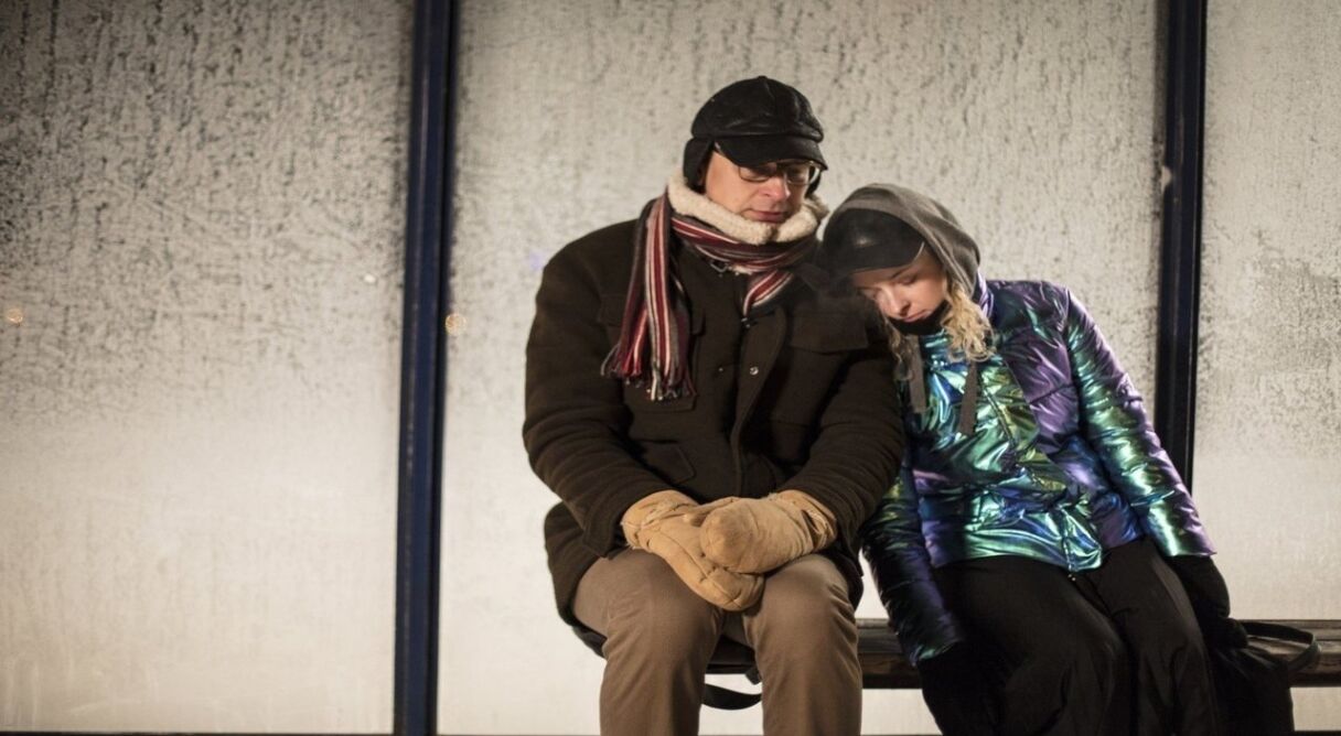 Women lie better. Robertelis