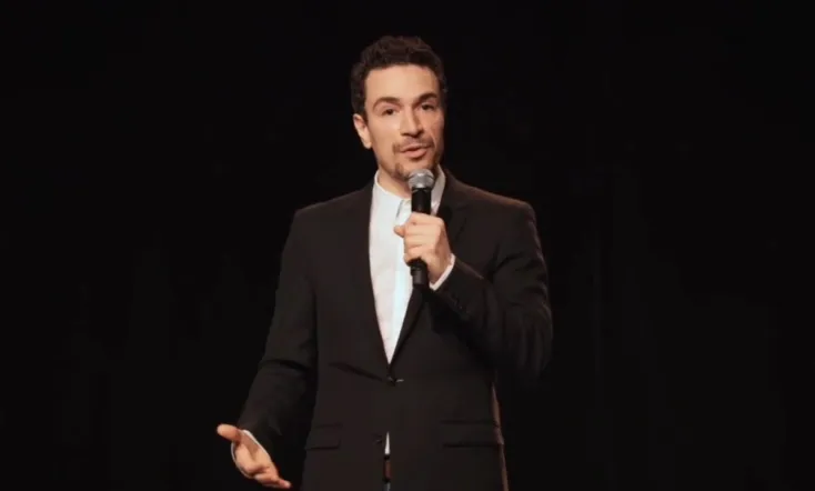 Yacine Belhousse joue son spectacle