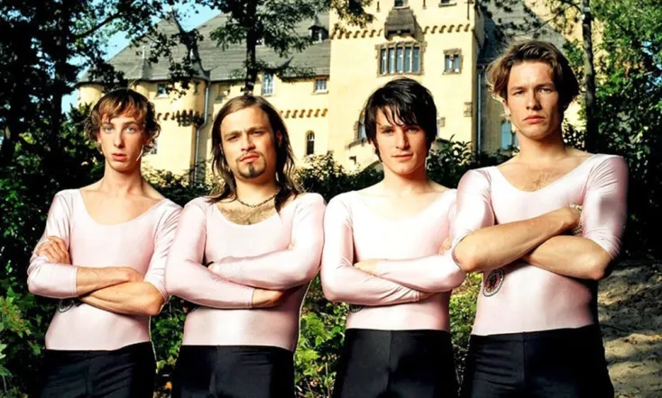 18 - Allein unter Mädchen